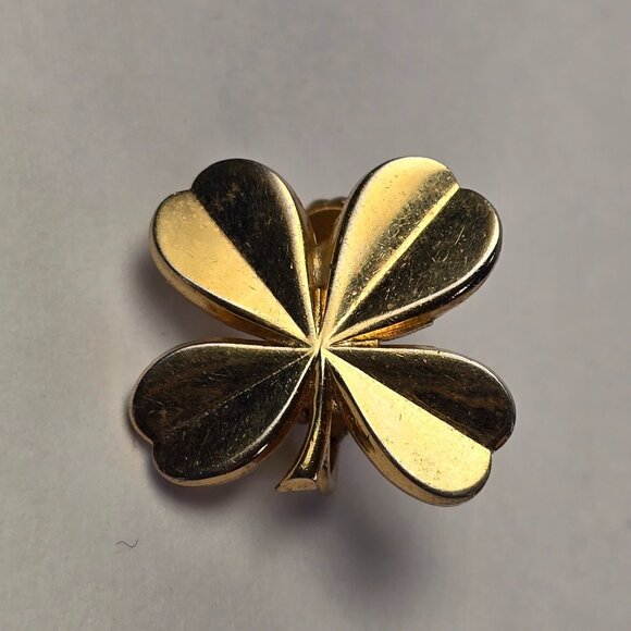 Vintage Accessocraft NYC Gold Tone Clover Shamrock Screwback Earring Single - Picture 2 of 9